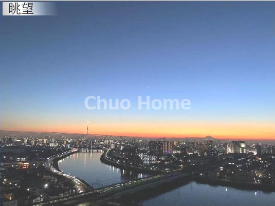 シティタワー金町タワー棟の展望|手を伸ばせば、ふれることが出来そうな環境が、そのままインテリアになったような印象です。その豊かな眺望にふさわしい空間には、通風・採光にも優れ、心地よい光と風があふれています