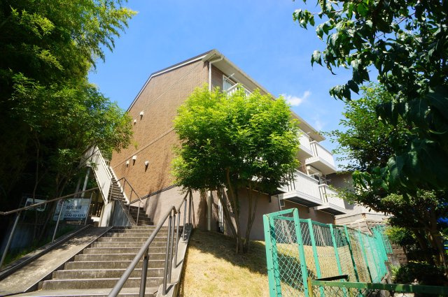 グランモア学園前の外観