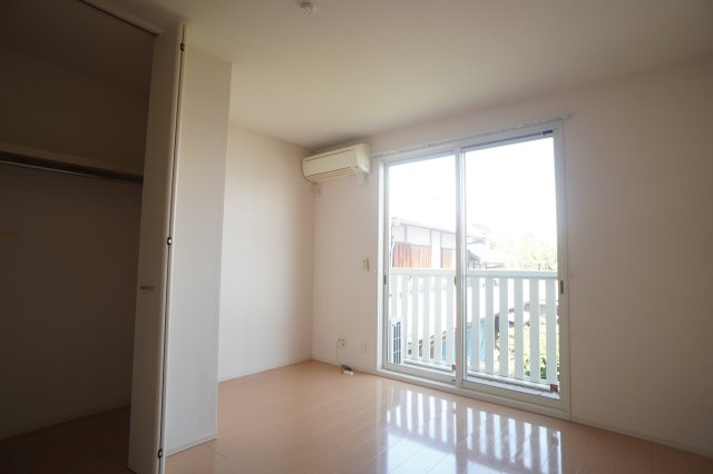 グランモア学園前の居間・リビング