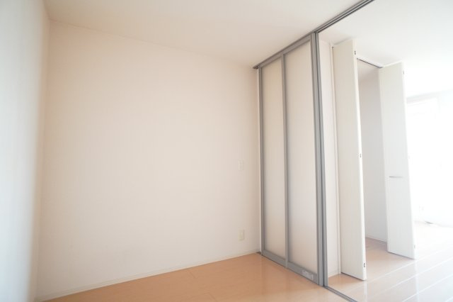 グランモア学園前の洋室