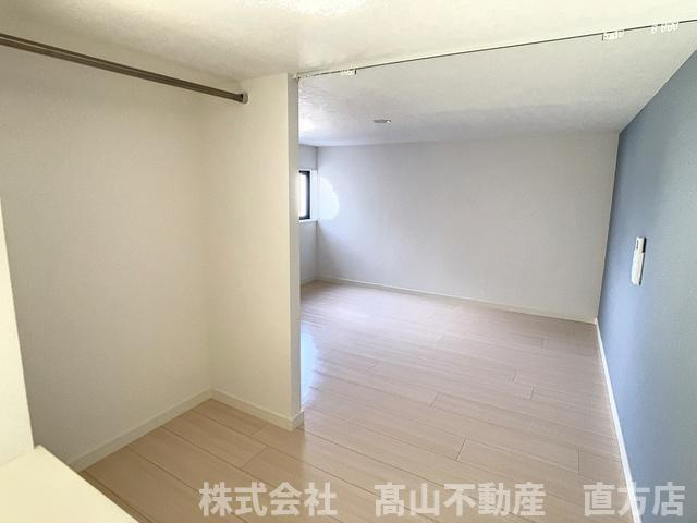 直方市大字下新入のアパートの洋室