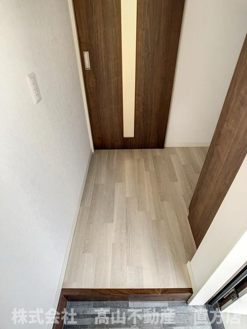 直方市大字下新入のアパートの玄関