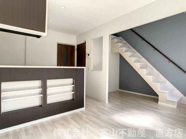 直方市大字下新入のアパートの居間・リビング