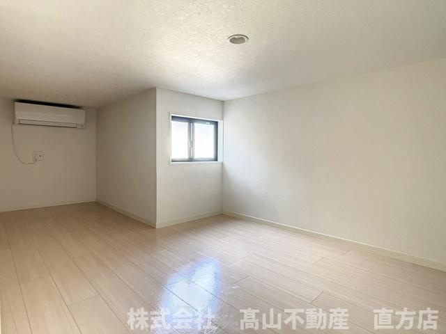 直方市大字下新入のアパートの洋室