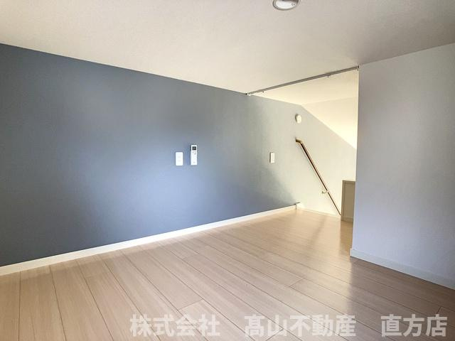 直方市大字下新入のアパートの洋室