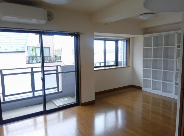 セザール平和台ガーデン の居間・リビング