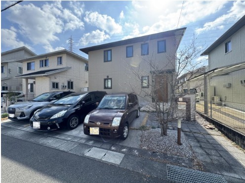 高知市口細山　中古一戸建ての外観|駐車3台可のゆとり敷地