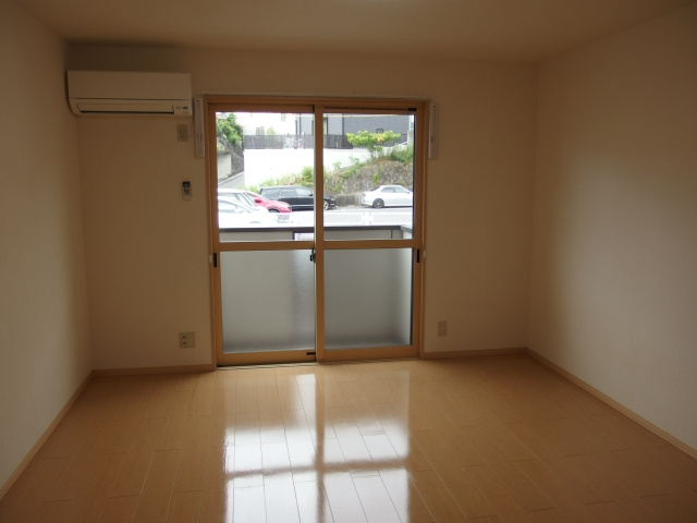 ションセイＡの内装