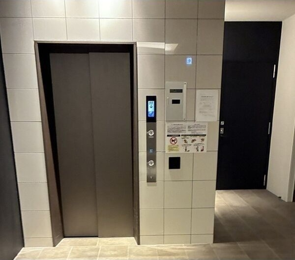 福岡市中央区清川１丁目の賃貸マンションのエントランス