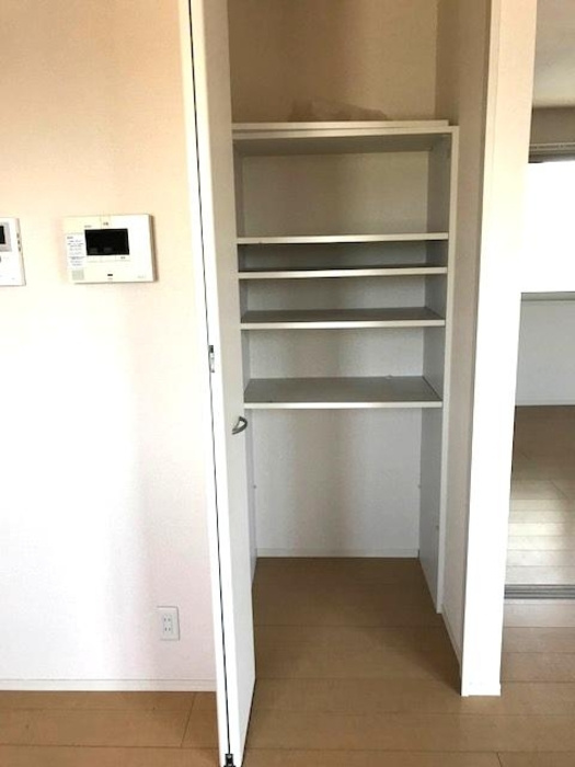 メゾンブランシュの収納|イメージ203号室の写真（反転あり）