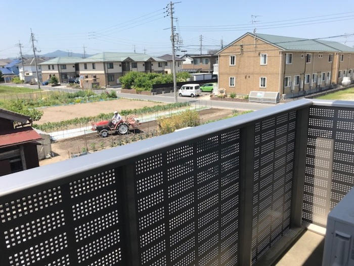 メゾンブランシュのバルコニー|イメージ203号室の写真（反転あり）