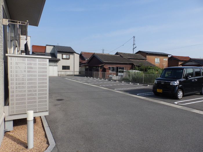 メゾンブランシュの駐車場