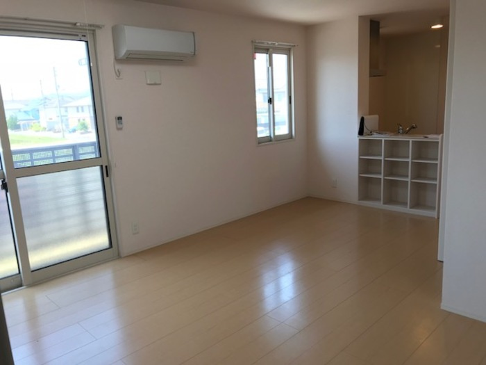 メゾンブランシュの居間・リビング|イメージ203号室の写真（反転あり）