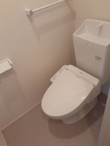 アルカンシェルⅤのトイレ|ゆったりとした空間のトイレです