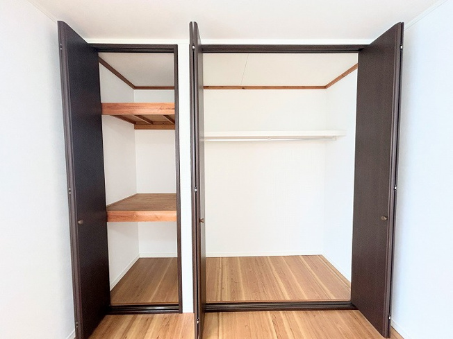 【収納】 | アトムセレクト千葉市花見川区朝日ヶ丘３丁目中古戸建て | 2階洋室西側クローゼット