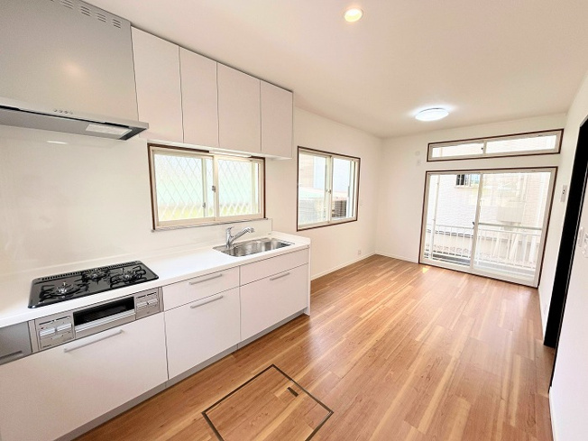 【居間・リビング】 | アトムセレクト千葉市花見川区朝日ヶ丘３丁目中古戸建て | 北側から撮影