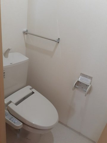 ファミール・パークＢのトイレ|ゆったりとした空間のトイレです