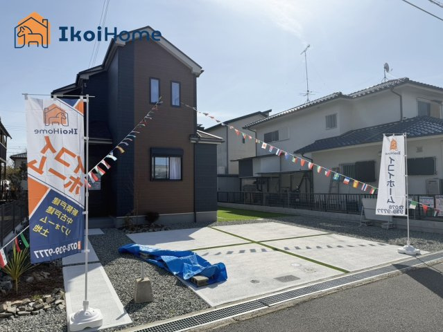 三木市志染町西自由が丘2丁目　新築戸建の駐車場|【ホームページに現地動画掲載中】●年中無休：当日予約可●駐車スペース並列4台可能！前面道路約4.7m
