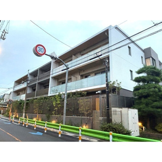 【外観】 | 鉄筋コンクリート造のがっちりとした建物。