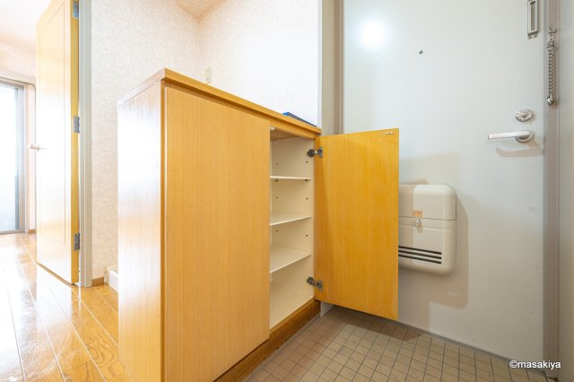 ロンドン東口ビルの玄関