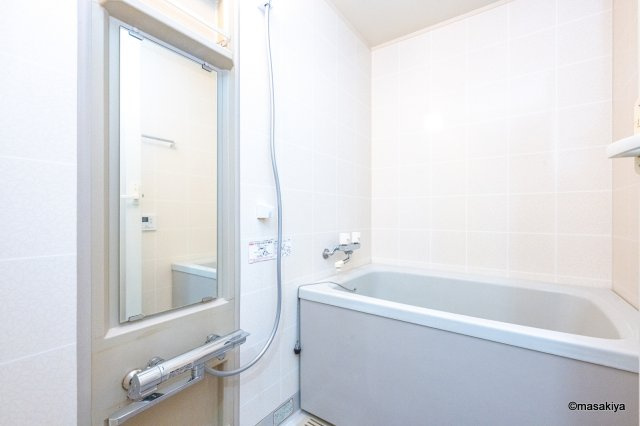 ロンドン東口ビルの浴室