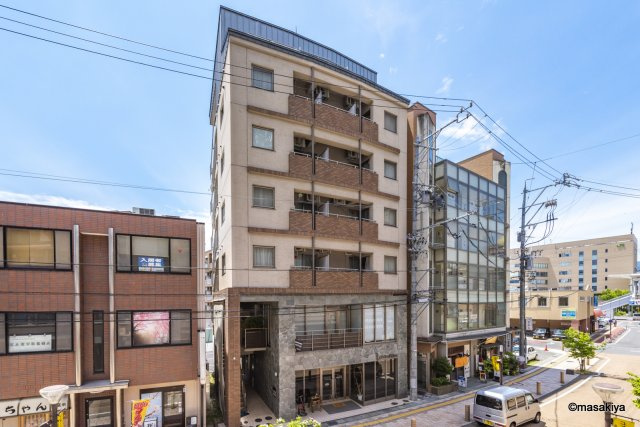 ロンドン東口ビルの外観