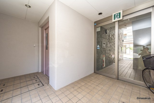 ロンドン東口ビルのエントランス