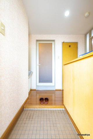 ロンドン東口ビルの玄関