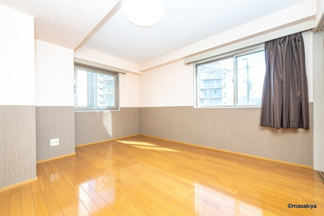 ロンドン東口ビルの居間・リビング