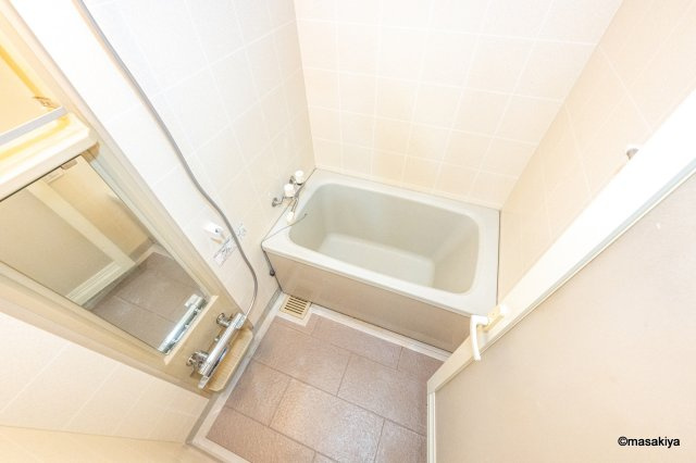 ロンドン東口ビルの浴室