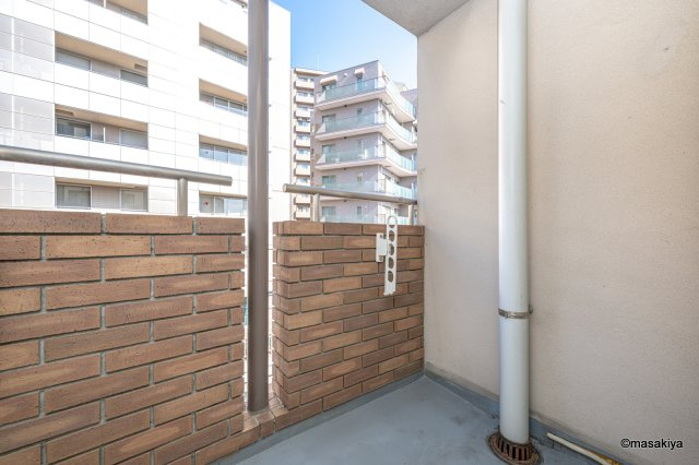 ロンドン東口ビルのバルコニー