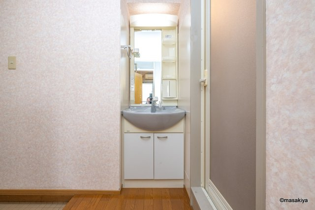 ロンドン東口ビルの洗面所