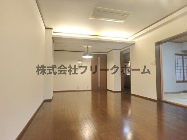 小金井市緑町４丁目の賃貸マンションの居間・リビング