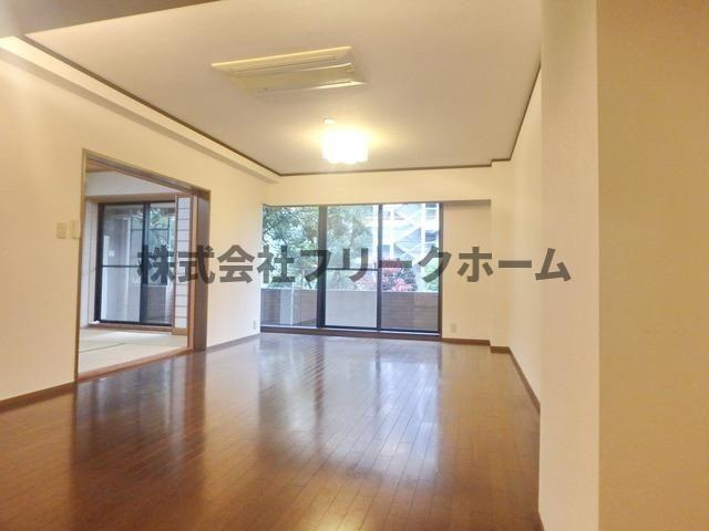 小金井市緑町４丁目の賃貸マンションの居間・リビング