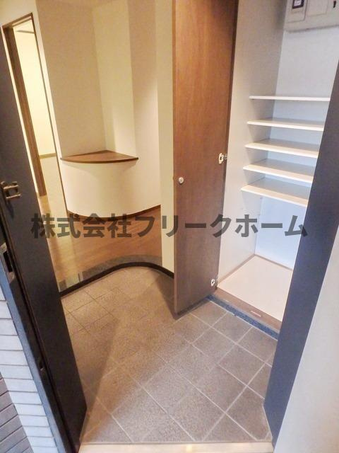 小金井市緑町４丁目の賃貸マンションの玄関