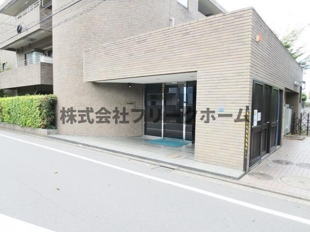 小金井市緑町４丁目の賃貸マンションのエントランス