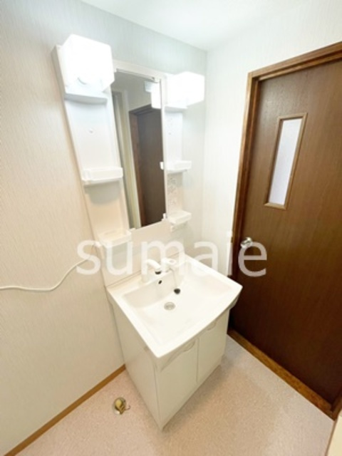 ハピネス指扇壱番館の洗面所|独立洗面台です