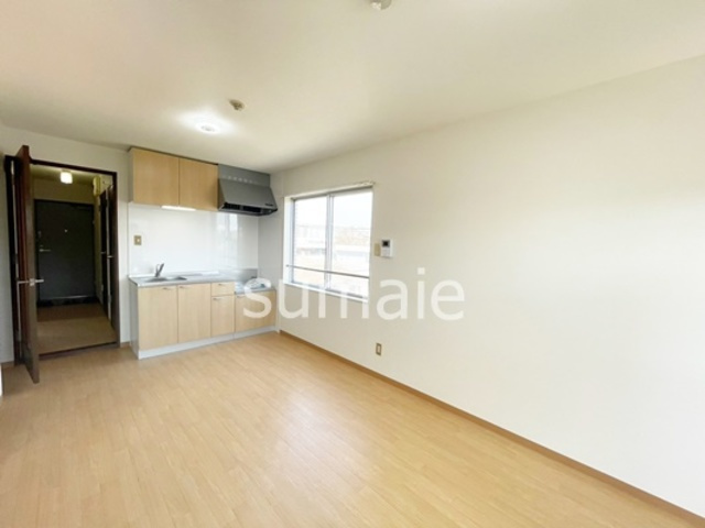 ハピネス指扇壱番館の居間・リビング|綺麗なリビングです