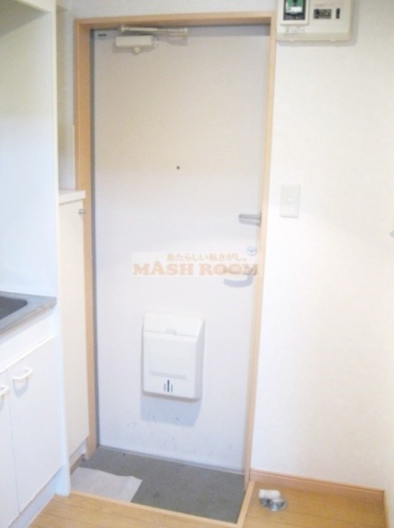 中野区大和町３丁目のアパートの玄関