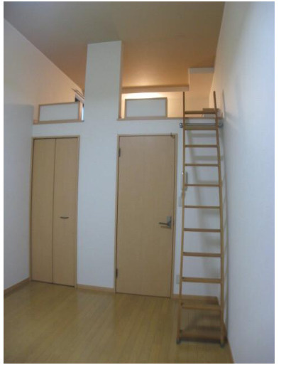 中野区大和町３丁目のアパートの居間・リビング