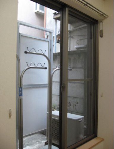 中野区大和町３丁目のアパートのバルコニー