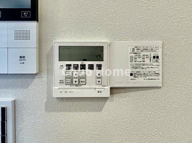 東京錦糸町シティタワーの冷暖房・空調設備|【床暖房】冬は足元から暖めてくれる床暖房はエアコンとは違って埃が舞いませんので健康にも良さそうですね。