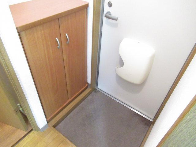 晃七第三マンションの玄関|302号室サンプル