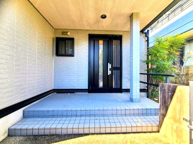 宝塚市ふじガ丘の玄関