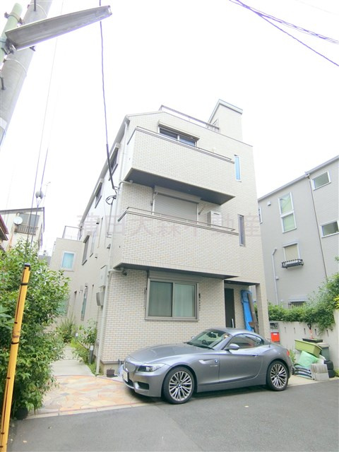 ビオス中央の外観|2019年6月築　軽量鉄骨造地上3階建て総戸数4戸
東京都大田区中央3丁目　京浜東北線蒲田駅徒歩21分、東急池上線池上駅徒歩19分