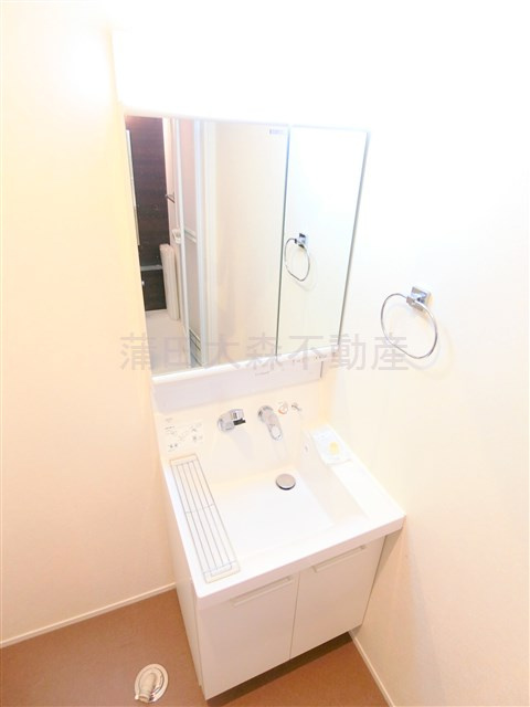 ビオス中央の洗面所|2面鏡の独立洗面台