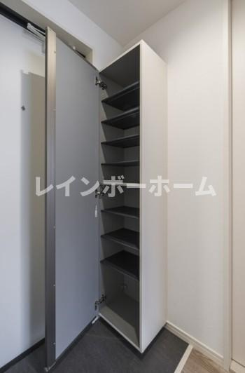 グランデール春日部の玄関