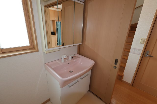 見附市本町3丁目　中古戸建の独立洗面台