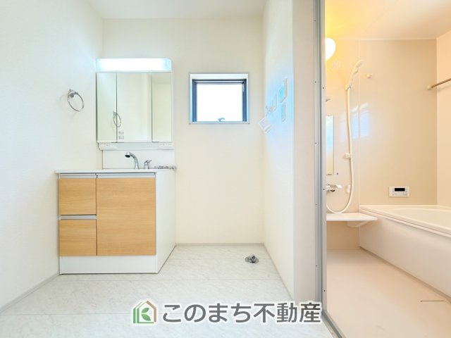 LiveleGarden.S下野緑第3の洗面所|シャンプードレッサーで朝の身支度♪伸びるホースでお掃除も簡単清潔です！

