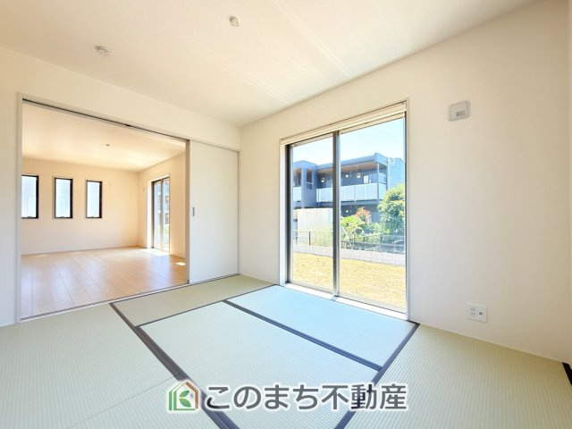 LiveleGarden.S下野緑第3の和室|お子様のお昼寝にも便利な和室です。大きな窓から暖かな日差しが差し込みます♪